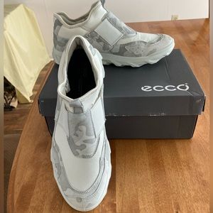 Ecco slip-on sneakers